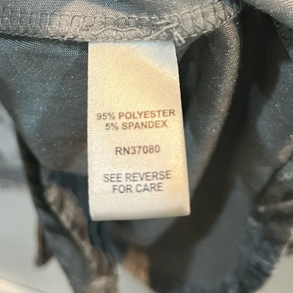 Silver Crushed Velvet Women's Plus Size Button Up Flowy Top Size 26/28W - Picture 4 of 5